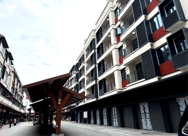 新集群街2號(hào)樓及周邊環(huán)境提升。 圖片