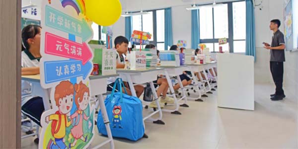 花都23萬中小學生迎新學年