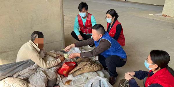 寒冬送溫暖 溫情護(hù)歸途---花都區(qū)開展流浪露宿人員專項(xiàng)救助行動